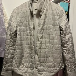 Lululemon lightweight puffer jacket